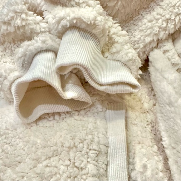 POTTERY BARN Luxury Coziest Sherpa Hooded Robe, Ivory — M — NWOT (online order) - Picture 4 of 10